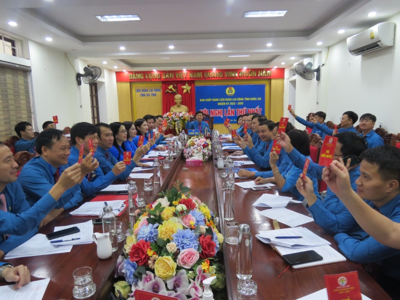 Đồng chí Nguyễn Văn Danh tái đắc cử Chủ tịch Liên đoàn Lao động tỉnh Hà Tĩnh khóa XIX, nhiệm kỳ 2023 - 2028
